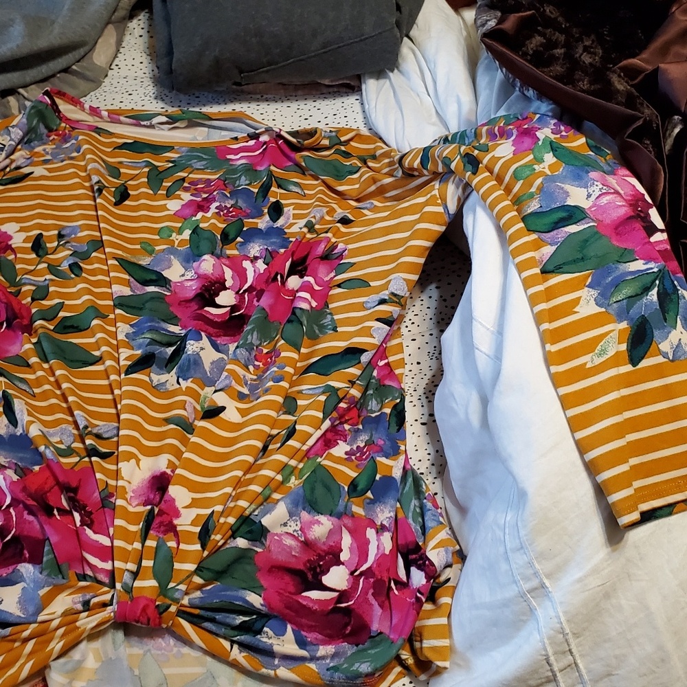 Floral knot long sleeve shirt